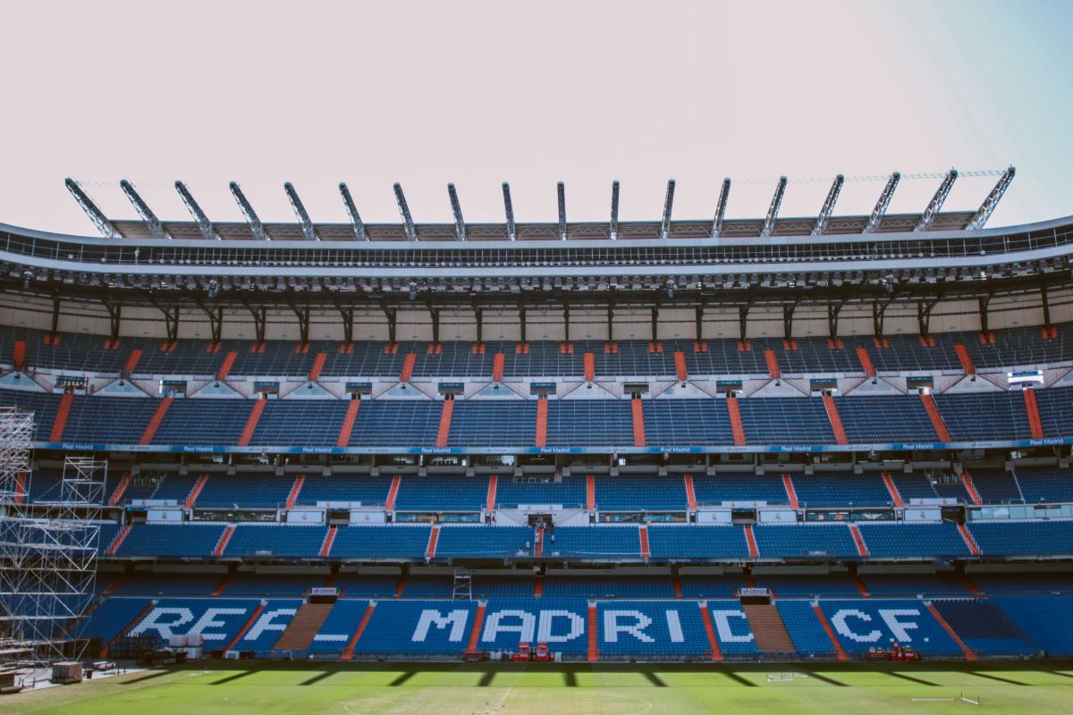 Stadion Real Madrida, ilustracija uz tekst o transferu Eduarda Camavinge