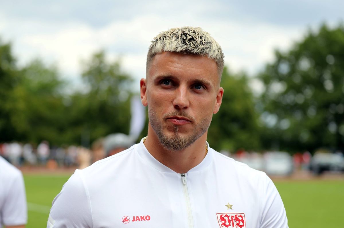 Ermedin Demirović u dresu Stuttgarta tokom utakmice