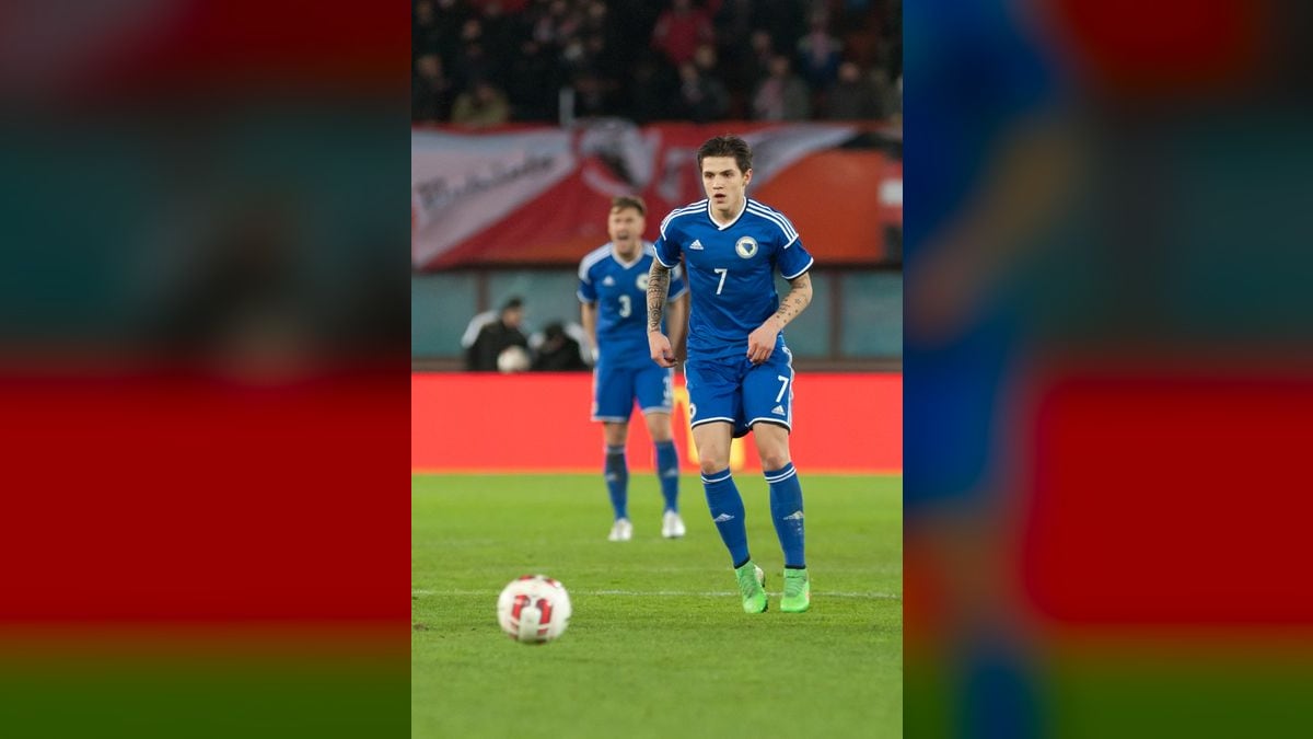 Muhamed Bešić u dresu reprezentacije Bosne i Hercegovine na prijateljskoj utakmici protiv Austrije u Beču 2015.
