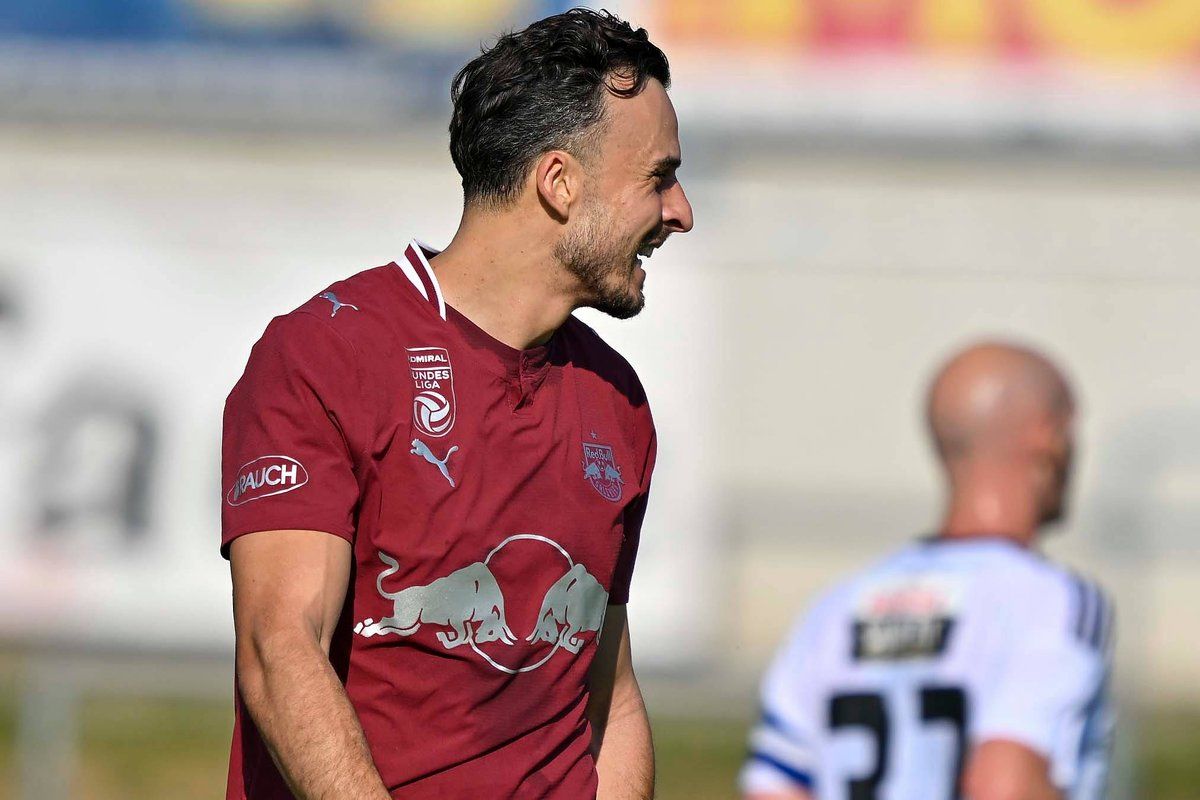 Haris Tabaković slavi pogodak u dresu Red Bull Salzburga