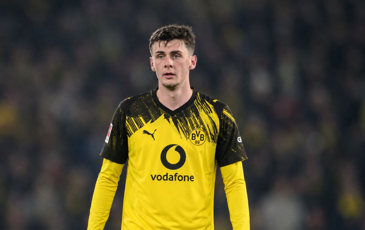 Benjamin Tahirović u dresu s bundesligaškim obilježjima tokom utakmice